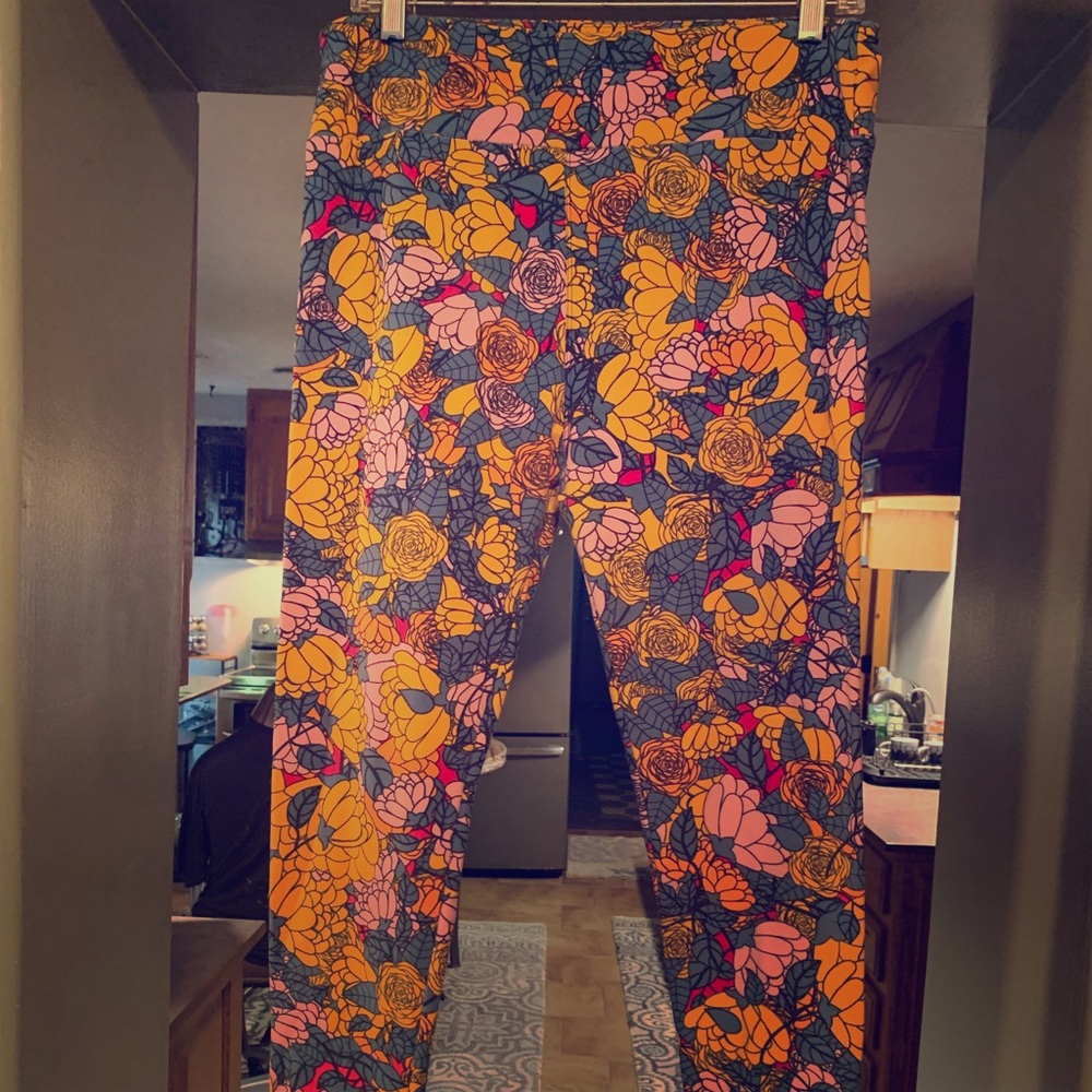 🌸3/$25 Bundle🌸Lularoe TC Floral leggings
